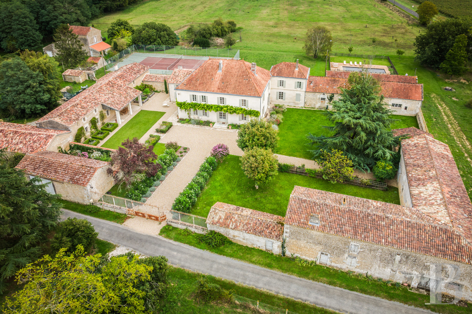 A former vineyard converted into a family home in Charente-Maritime, between Saintes and Royan - photo  n°47